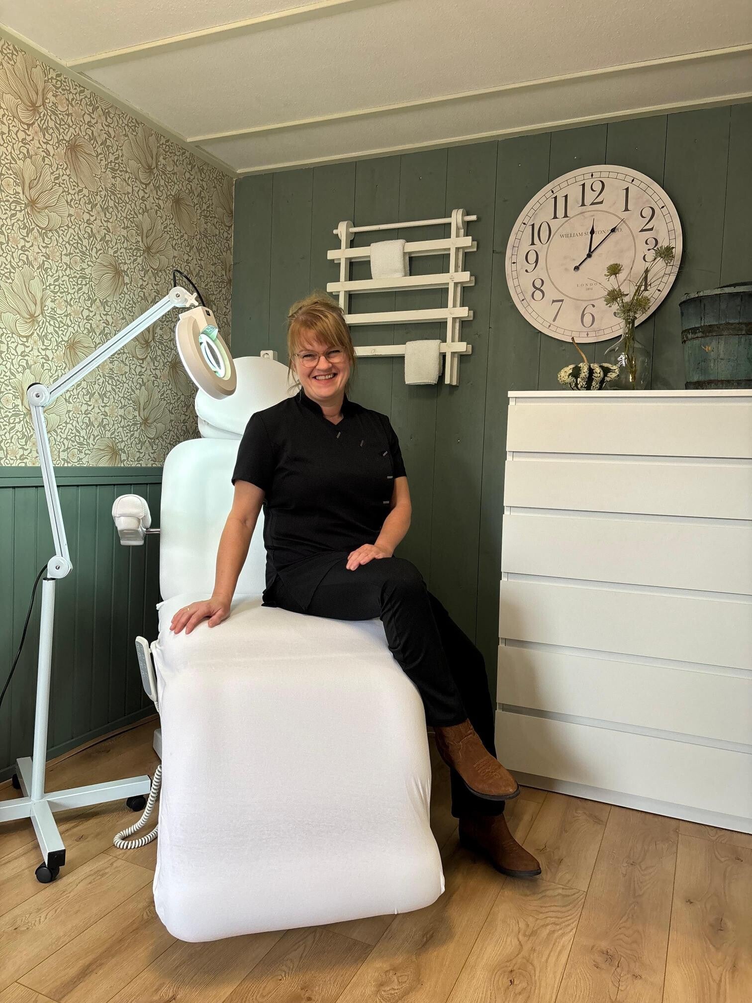 Akkie Henstra, gediplomeerd pedicure